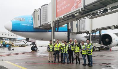 优德88天达全球首创无人驾驶智能登机桥在荷兰机场正式启用